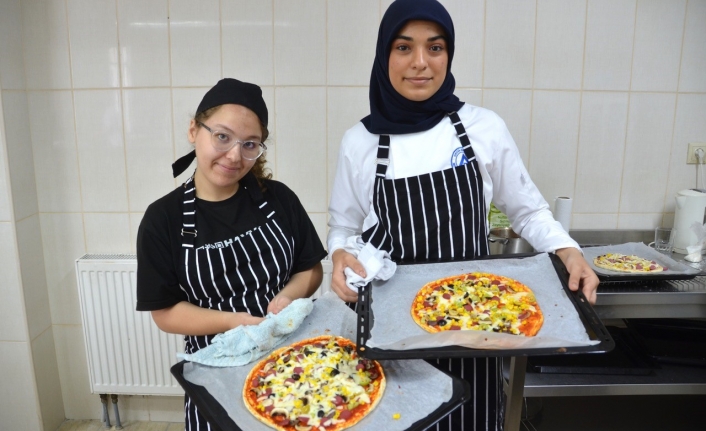 Öğrenciler glütensiz pizza hazırladı